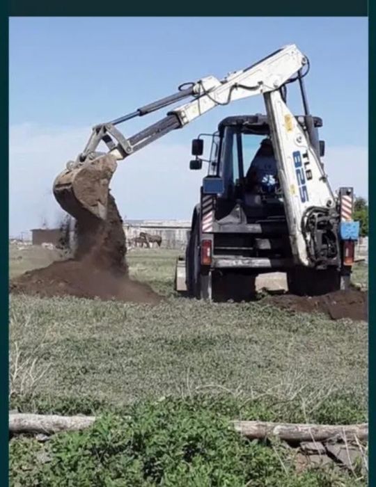 Экскаватор погрузчик и ямобур