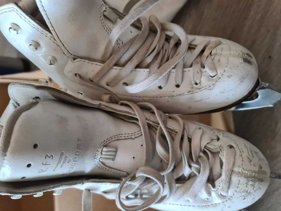 Фигурные коньки Risport RF3 PRO с лезвиями MK Professional