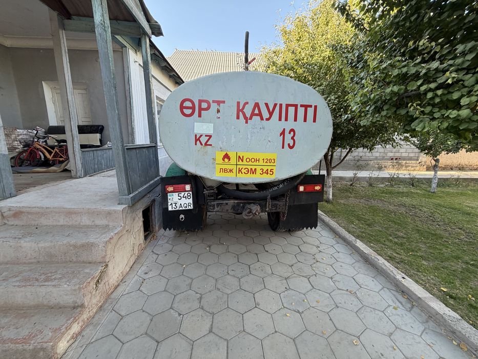 Бензовоз хорошом состояние