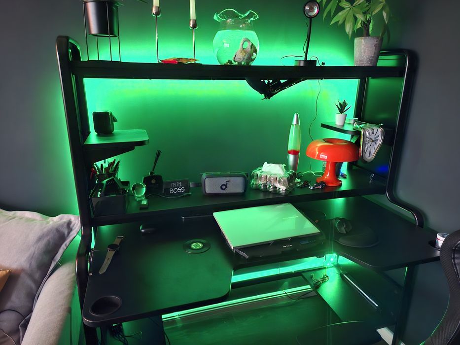 Birou gaming ikea fredde