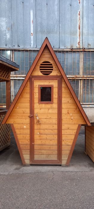 Туалет из вагонки большой