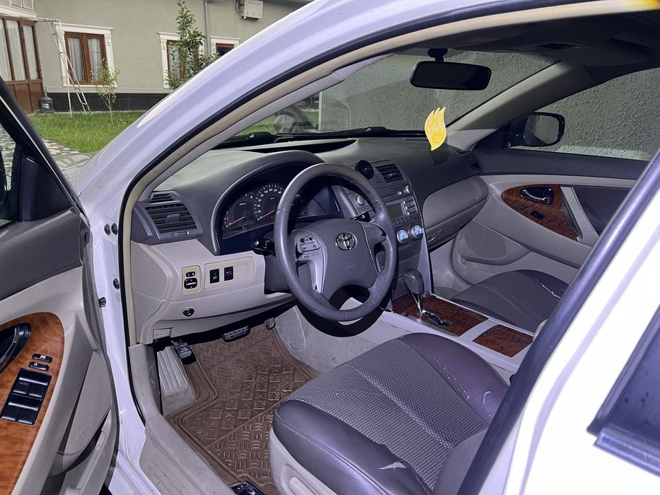 Tayota Camry srochnoo sotiladi aredagayam beriladi