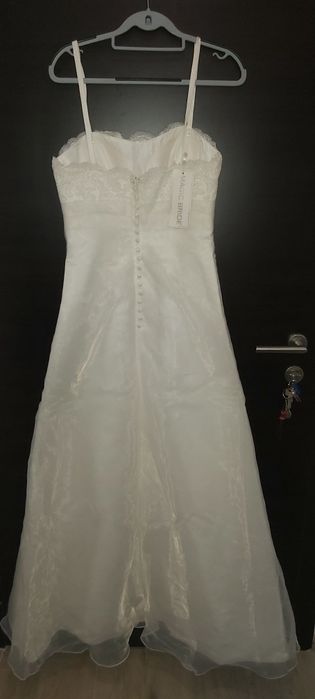 Нежна нова булченска рокля