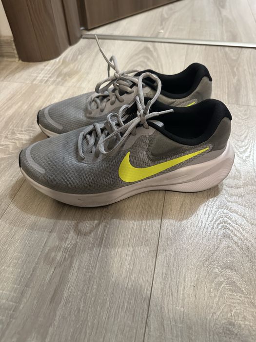 Adidasi Nike marimea 39