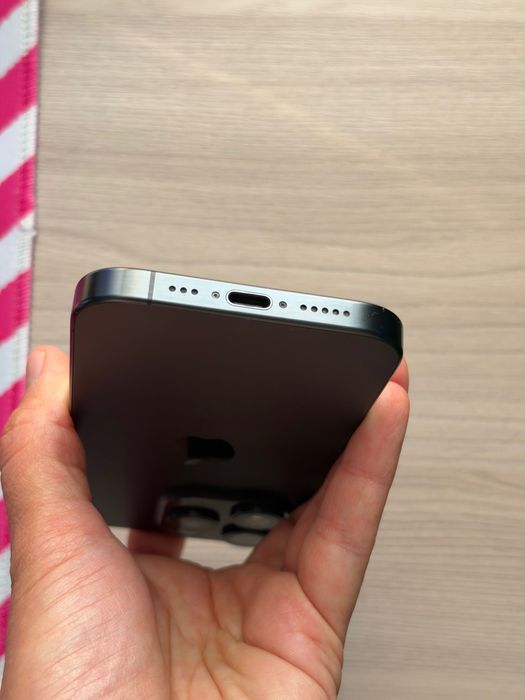 Продам iPhone 15 pro 256гб
