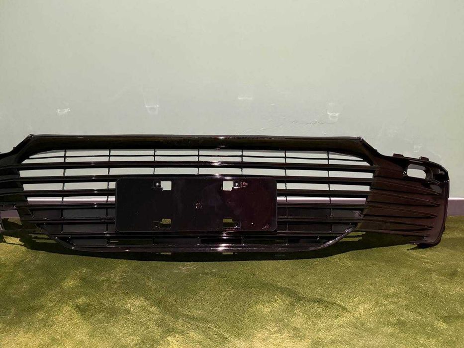 Передний бампер  Toyota Camry 2023