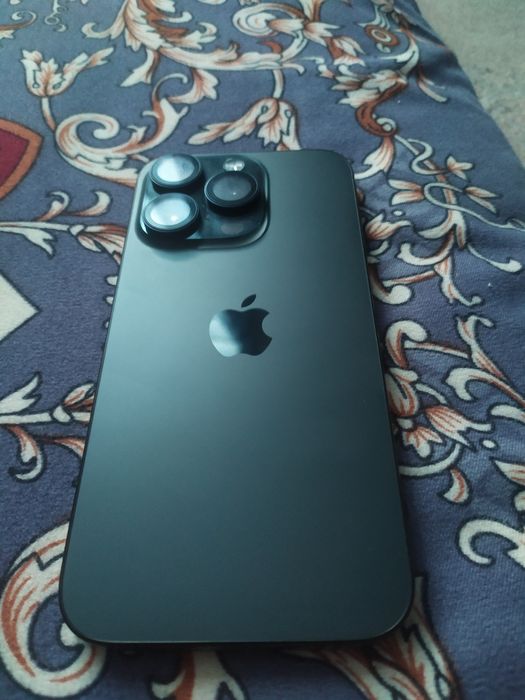 Продается айфон 15 про без царапин