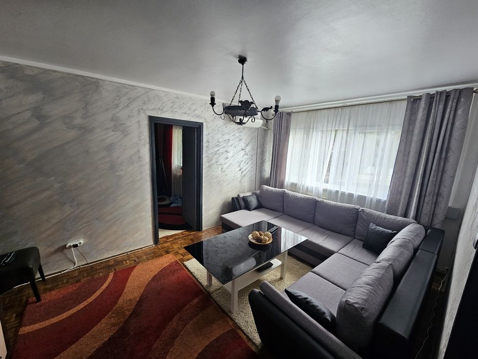 Vând apartament 2 camere cu centrală și balcon, mobilat și utilat