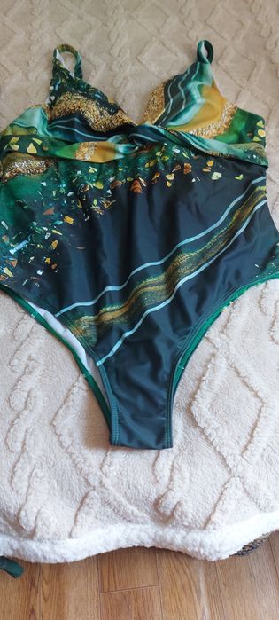 Срочно продам.    купальник