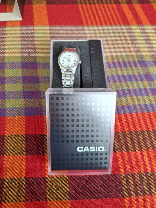 Дамски часовник Casio