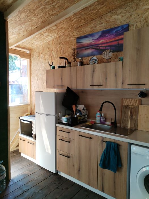 Продава Карава с навес