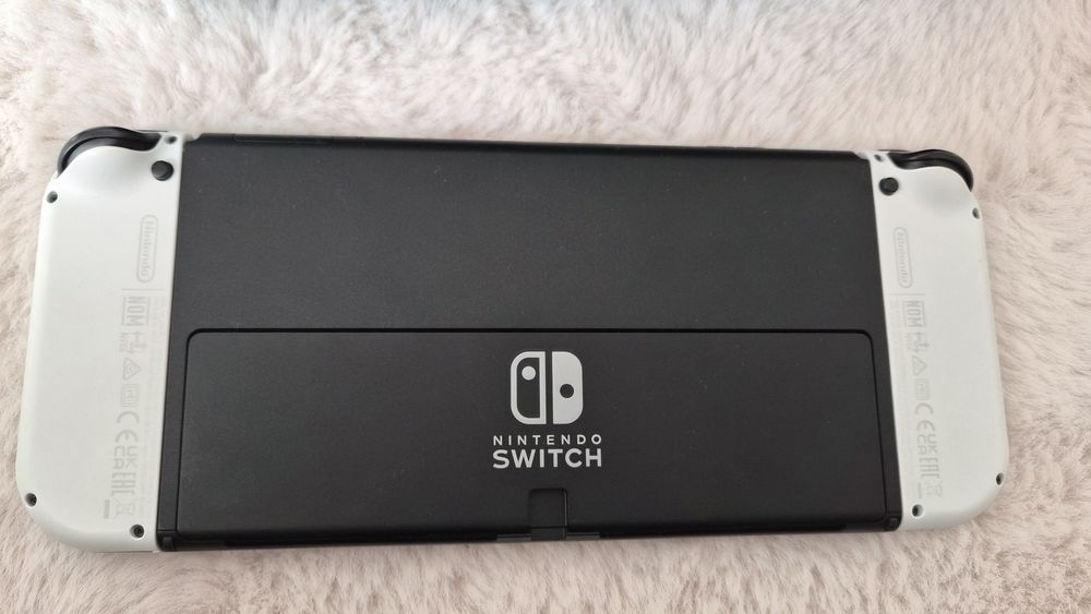 Конзола Nintendo Switch – OLED, Черно-бял с консумативи и Гаранция!