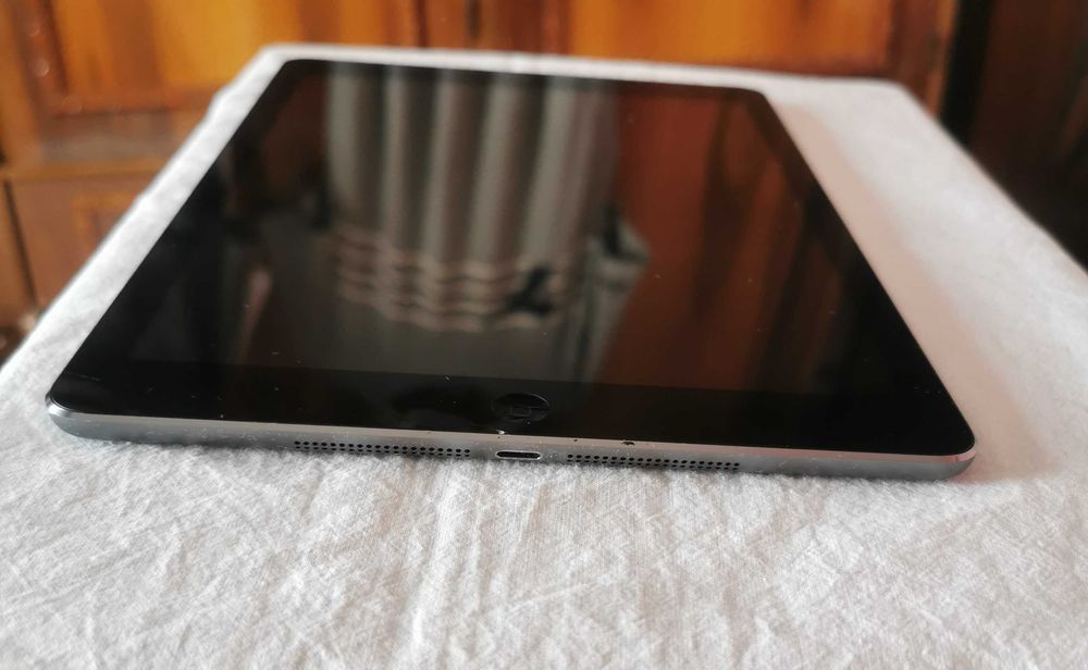 IPad Air 1 model  A1475  64 GB, IOS Version 12.5.8  modelul cu cartela