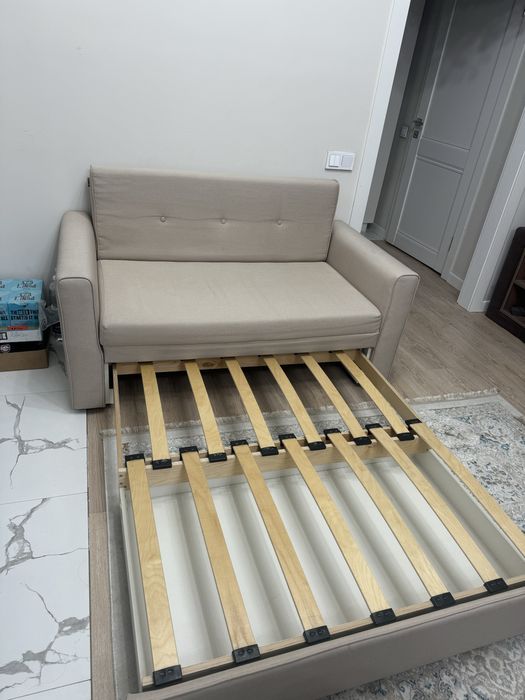 Продам компактный раскладывающийся диван