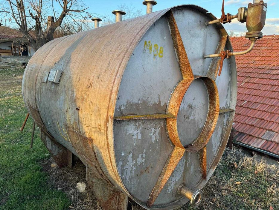 Цистерна от неръждавейка. 4000л.
