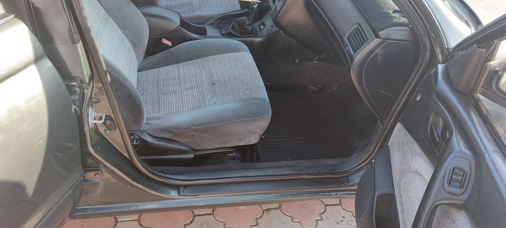 Продам Тойота Карина е