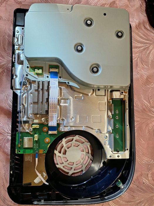 Ремонт и профилактика на конзоли и джойстици за PS5 и PS4, Xbox.