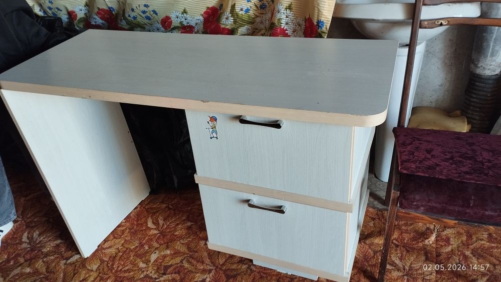 Продам школьный стол
