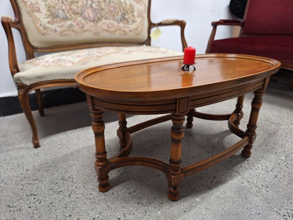 Винтидж маса за всекидневна