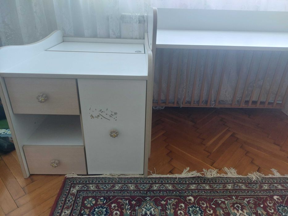 Бюро и скрин от трансформиращо се легло