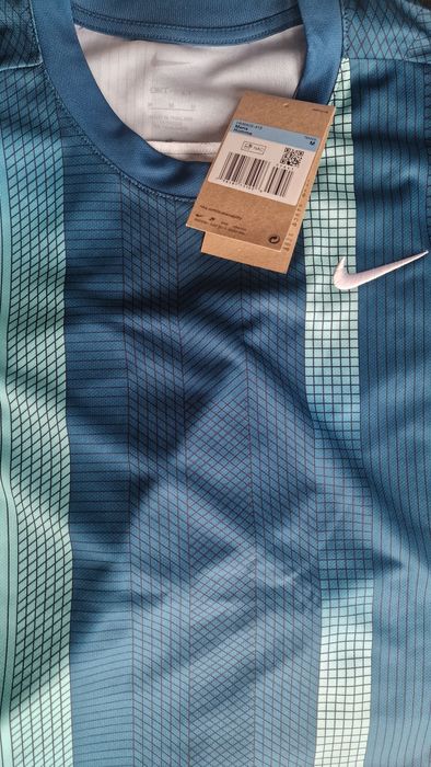 Нова тениска Nike