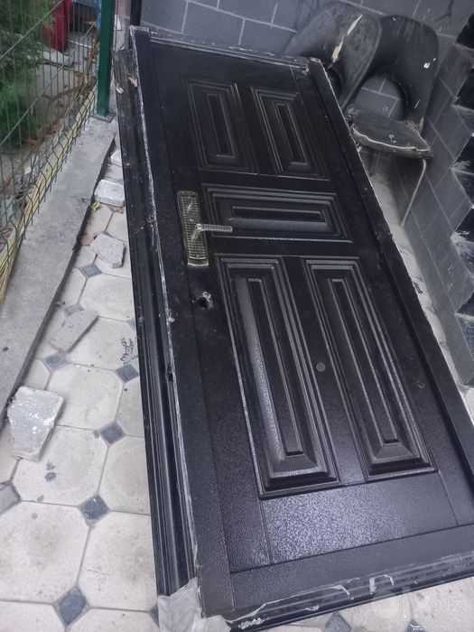 Темир эшик сотилади