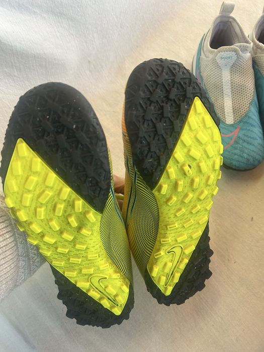 Футболни обувки / стоножки / бутонки 35 н.