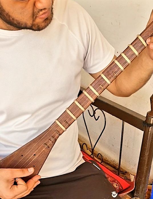 Эски танбур сотилади