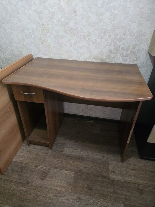 Продам компьютерный стол