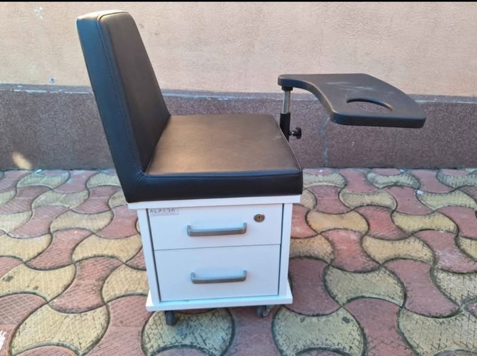 Scaun manichiură Ucenic Manichiură ALPEDA PRO NAIL SERVICE