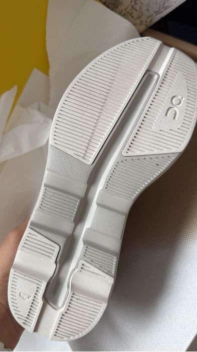 Кроссовки ON женские