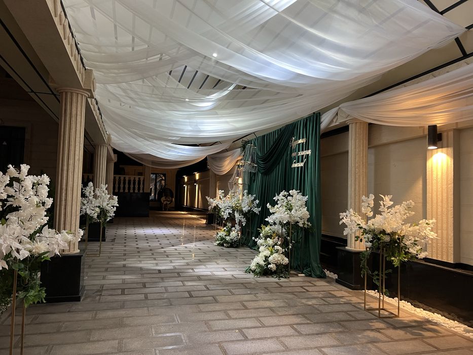 Прозрачные стулья в аренду