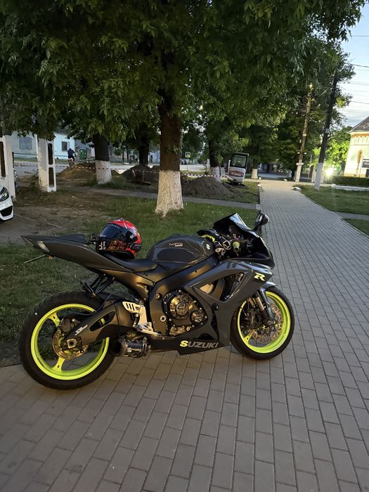Suzuki GSX-R 600 K7 – stare impecabilă