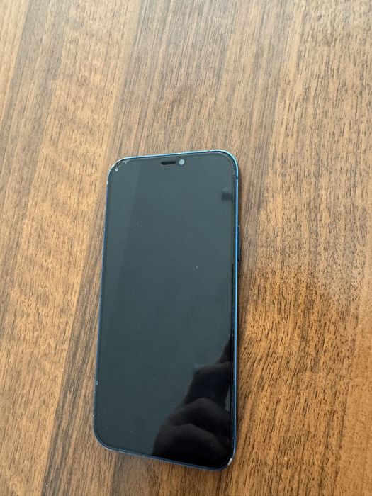 Айфон 12 в отличном состояний