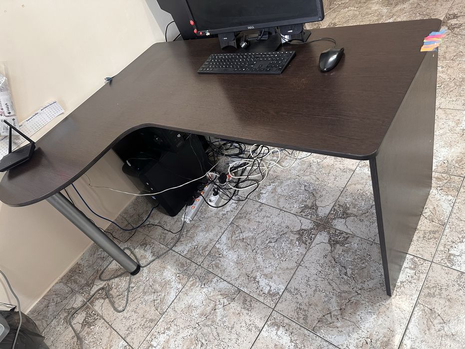 Продам стол угловой