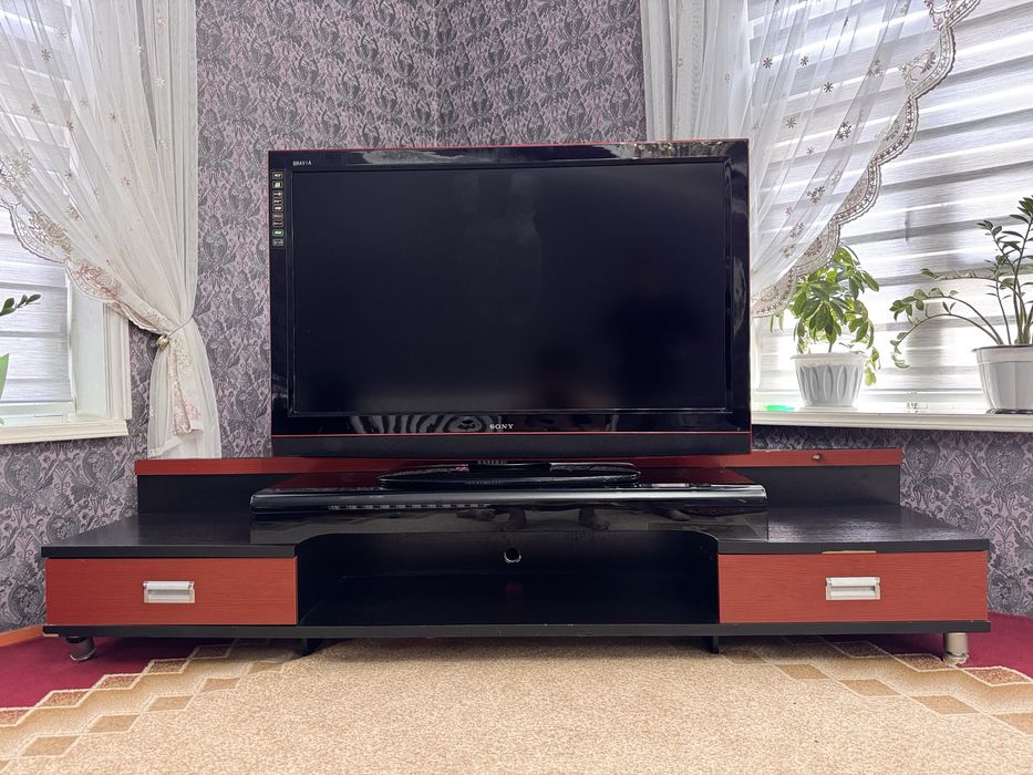 Телевизор с подставкой