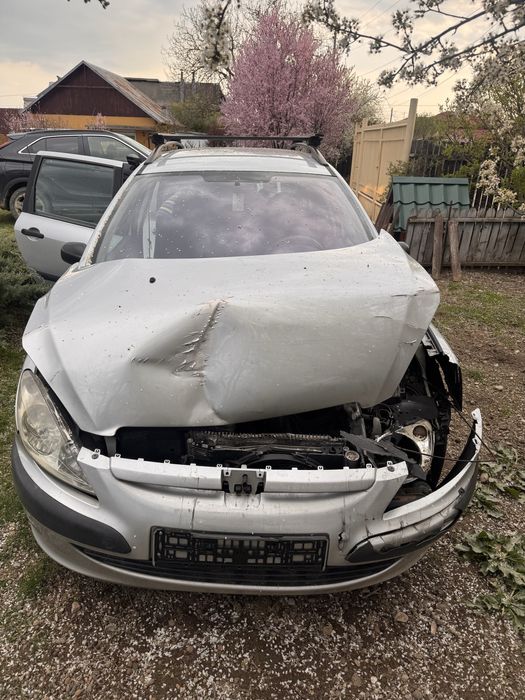 Peugeot 307 gri, pe piese 1.4