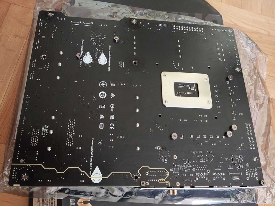 Intel Core i7 13700KF + MSI B760 Tomahawk Wi-Fi DDR5