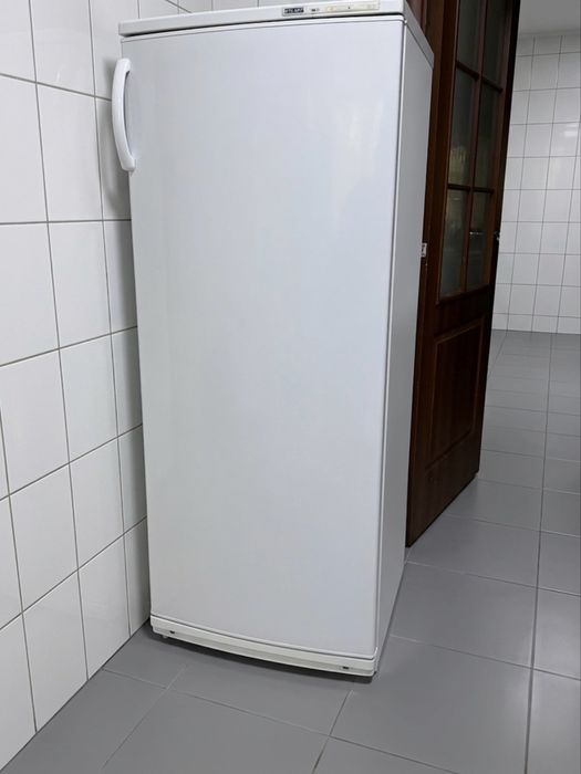 Морозилка стоячая Atlant