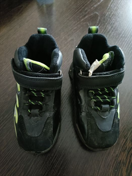 Продам кроссовки для мальчика