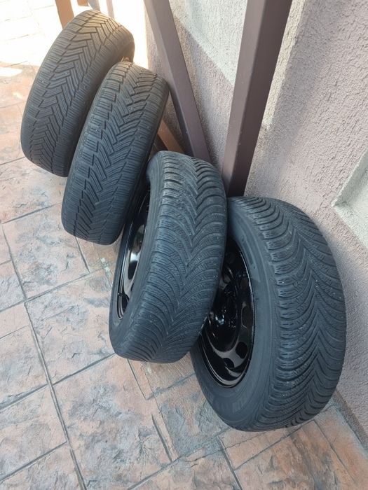 Vand anvelope iarnă Michelin cu jante tablă 195 65 R 15 . 5×100