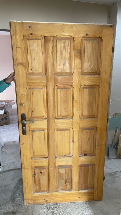 Продавам 2 врати с каси