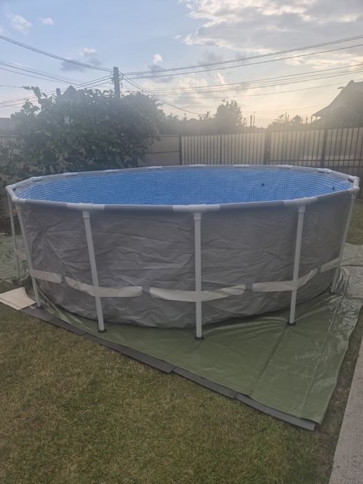 Vând piscina + accesorii