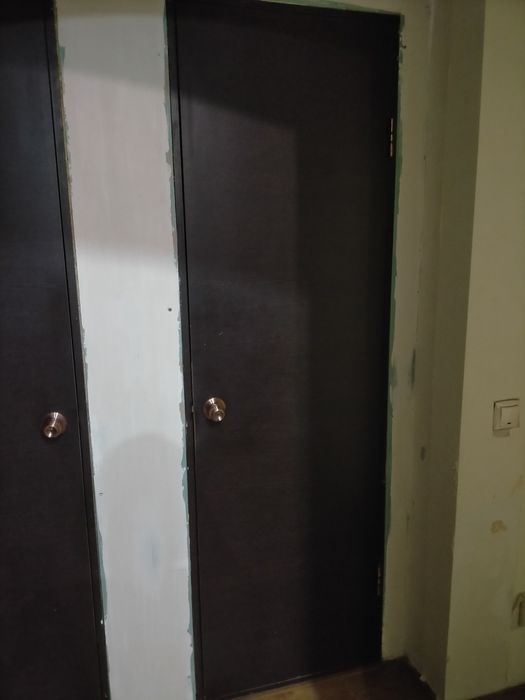 Отдам за большую шоколадку! Двери межкомнатные!