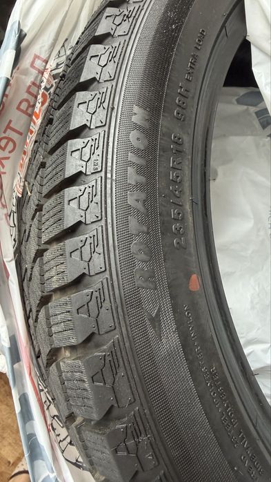 Зимние шины 235/45/R18
