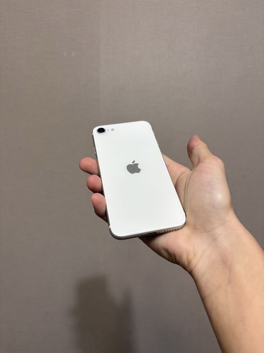 Продам Iphone SE3 (2022)