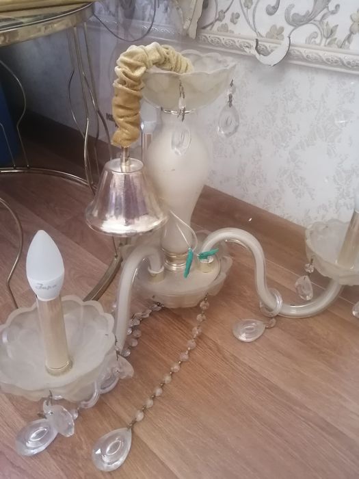 Продам люстры трехрожковые