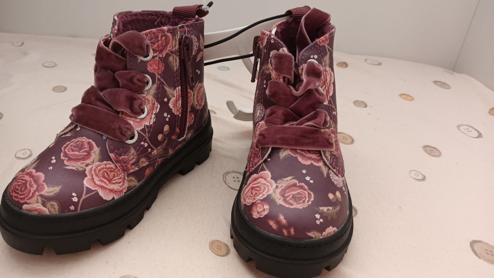 Încăltăminte fetite  si multe alte hainite si accesorii