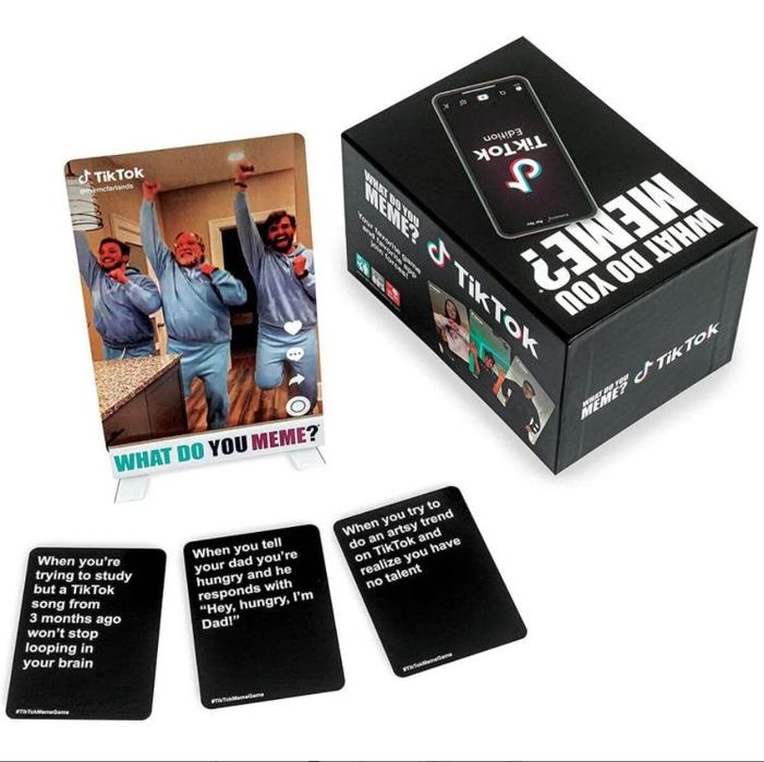 Настолна игра What Do You Meme? (TikTok Meme Edition) - Парти игра