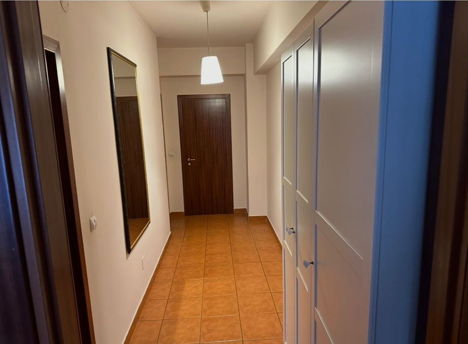 VÂNZARE URGENTĂ – mobilier și echipamente pentru casă + masă antică